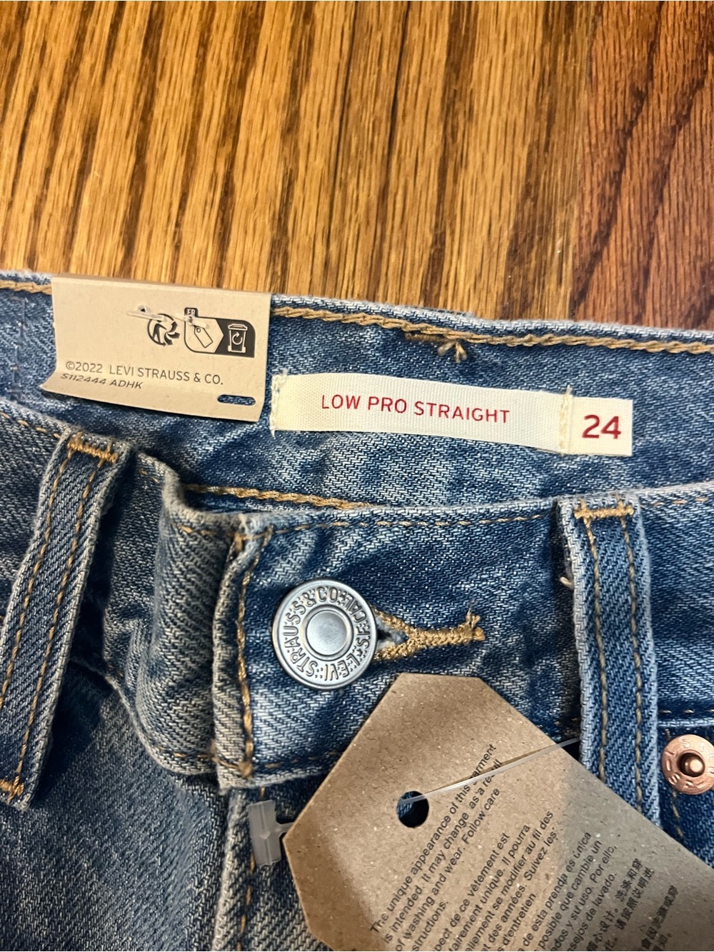Levi's Light Blue Women's Straight Leg Jeans Size 24 NWT - Picture 2 of 5